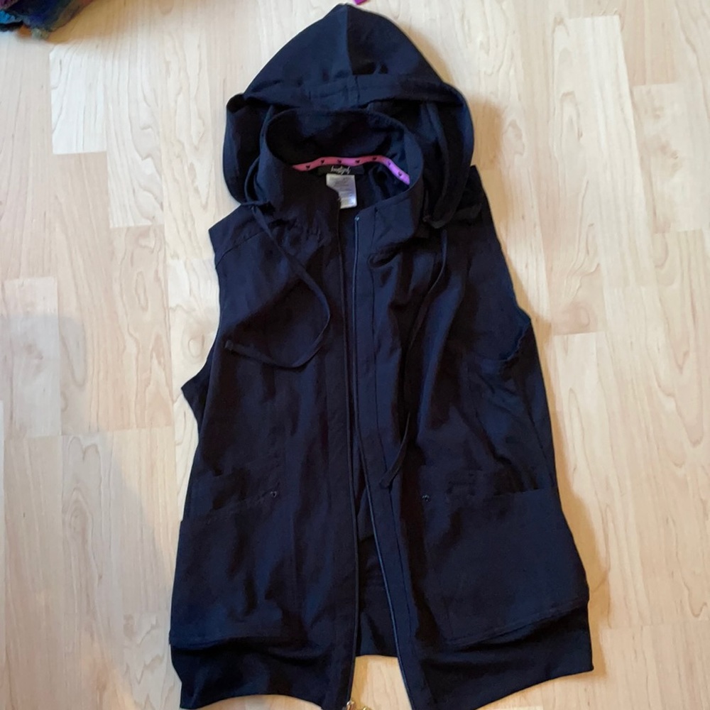 Women’s heartsoul small black scrub vest